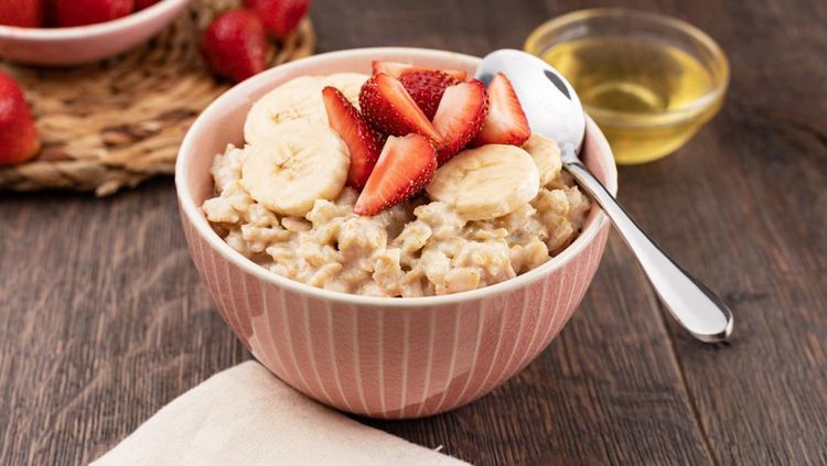 Ilustrasi Oatmeal, 1. Resep salad bayam, 2. Resep salad sayur dan keju ala Yunani, 3. Resep oatmeal susu dan buah, 4. Resep cookies oatmeal pisang, 5. Resep asparagus panggang
