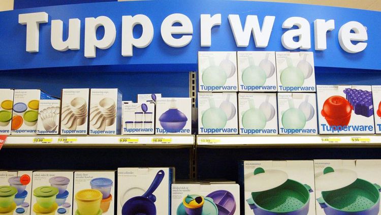 Saham Tupperware anjlok hingga 50% pada Senin (10/4). Penurunan ini terjadi karena adanya proyeksi kinerja perusahaan yang suram di masa depan.