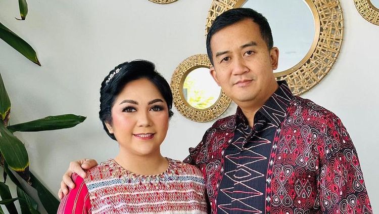 Joy Tobing dan suami