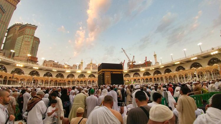 Ilustrasi haji, 1. Sehat jasmani dan rohani, 2. Memiliki ilmu yang cukup, 3. Tidak ada halangan untuk melakukan perjalanan haji, 4. Jalan menuju Makkah aman, 5. Memiliki bekal dan kendaraan