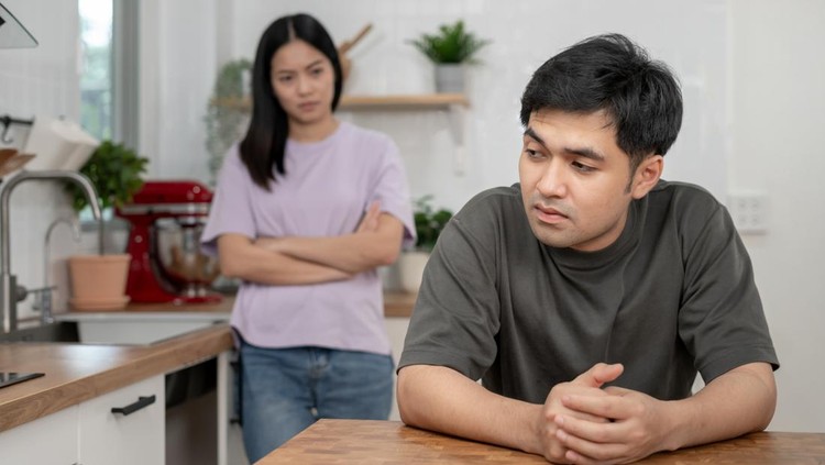 Divorce and quarrels&amp;period; couples are desperate and disappointed after marriage&amp;period; Husband and wife are sad&amp;comma; upset and frustrated after quarrels&amp;period; distrust&amp;comma; love problems&amp;comma; betrayals&amp;period; family problem&amp;period;, 1. “Saya tidak peduli”, 2. “Kamu bereaksi berlebihan”, 3. “Kamu selalu/Kamu tidak pernah”, 4. “Ini sama seperti dirimu”, 5. “Itu bukan masalah besar”, 6. “Ini sudah berakhir”, 7. “Kamu membosankan”, 8. “Bukan itu yang terjadi”, 9. “Orang tuamu adalah alasan di balik sikapmu”