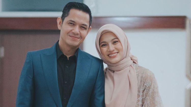 Alyssa Soebandono dan Dude Harlino, 1. Kesehatan Mental Ayah Ternyata Dapat Memengaruhi Perilaku Anak di Masa Depan, 2. USG Kehamilan Trimester 3: Waktu Ideal, Hal yang Perlu Ditanyakan & Detail yang Akan Terlihat, 3. Chikita Meidy Ternyata Sempat Di-bully sejak Kecil karena Jadi Penyanyi Terkenal, 4. Bunda Iffet Meninggal, Kaka Slank Ungkap Almarhumah Sudah Siapkan Seragam Pemakaman Sejak 7 Th Lalu, 5. 7 Potret Alyssa Soebandono dan Dude Harlino 11 Tahun Nikah, Jauh dari Gosip