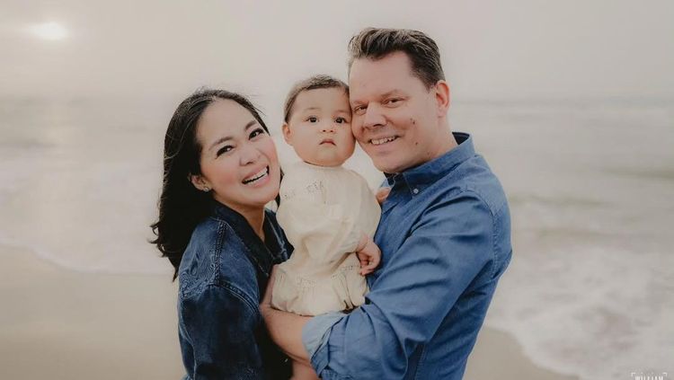 Gracia Indri dan Suami Bule, 1. Konsumsi Vitamin Ini saat Hamil Ternyata Bisa Mencerdaskan Otak Anak, Ini Kata Studi, 2. 10 Rekomendasi Alat Pompa ASI Manual dan Elektrik Terbaik, 3. Deretan Artis yang Menetap di Luar Negeri Usai Menikah, Intip 5 Potret Terbarunya, 4. 5 Potret Princess Jenna dari Kerajaan Kamboja, Aktif Jadi Penyanyi dan Baru Luncurkan Single, 5. Syahrini Raih Penghargaan UNESCO di Cannes, Ini Potretnya