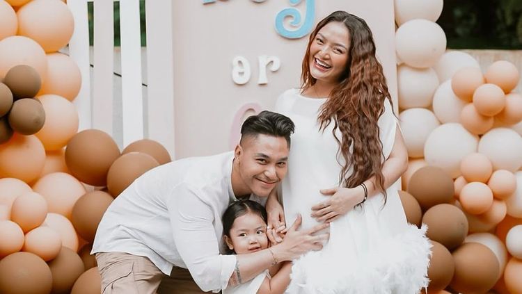 Siti Badriah, 1. Arti Nama Yanto dan 30 Rangkaian untuk Anak Laki-laki, Simple dan Mengandung Makna Religi, 2. Les Privat untuk Anak TK Ternyata Bisa Merusak Harga Dirinya, Ini Kata Studi, 3. Kisah Pilu Lady Jane Grey Jadi Ratu 9 Hari hingga Dieksekusi Mati, 4. 7 Bunda Seleb Ini Merasa Insecure saat Hamil & Melahirkan, Perubahan Tubuh Jadi Utama, 5. Siti Badriah Ungkap Kehamilan Kedua di Luar Prediksi, Semula Ingin IVF saat Xarena 5 Th