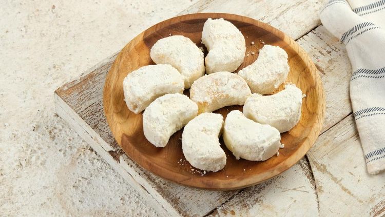 Ilustrasi kue putri salju, 1. Resep putri salju premium, 2. Resep putri salju cokelat kacang mete, 3. Resep putri salju yang lumer di mulut, 4. Resep kue putri salju keju yang lembut dan lumer di mulut, 5. Resep putri salju bintik