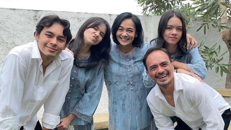 Fattah Syach, 1. Apakah Ibu Hamil Boleh Makan Nugget? Cek Tanda Aman Konsumsinya, 2. 3 Kata yang Perlu Didengar Setiap Bunda Baru dari Bunda Lainnya Menurut Pakar, 3. Konglomerat Ini Tutupi Kekayaan dari Anak Selama 20 Tahun, Ternyata Alasannya..., 4. 5 Potret Bintang Sinetron 'Asmara Gen Z' Fattah Syach Rayakan Lebaran Bersama Keluarga, 5. Tya Arifin Akui Alami Culture Shock saat Rayakan Lebaran Pertama Kali di Malaysia