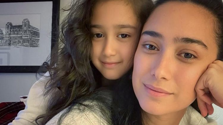 Carleteana Anak Alexandra Gottardo, 1. Ternyata Jam Kelahiran Anak Memengaruhi Waktu Bangun Tidur saat Dewasa, Ini Kata Studi, 2. Apakah Normal Jika Bayi Baru Lahir Tidur Terus? Ini Penjelasan Pakar, 3. Alexandra Gottardo Unggah Foto Bareng Putri Tercintanya, Lihat 5 Potretnya Disebut Seperti Kembar, 4. 5 Potret Tissa Biani dan Michelle Ziudith Kenakan Gamis saat Umrah Bareng, 5. Viral Pengantin Dihujat Netizen karena Tak Pakai Riasan di Hari Pernikahan, Alasannya...