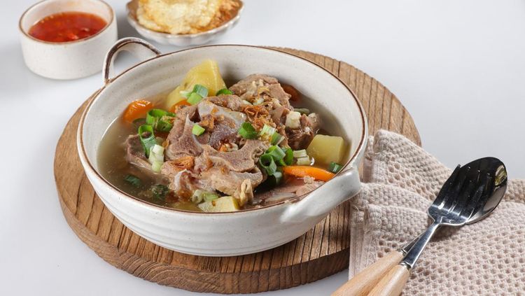 Sop Buntut or Sup Buntut is Indonesian Oxtail Soup with Carrot&comma; Potato and Spring Onions&period;