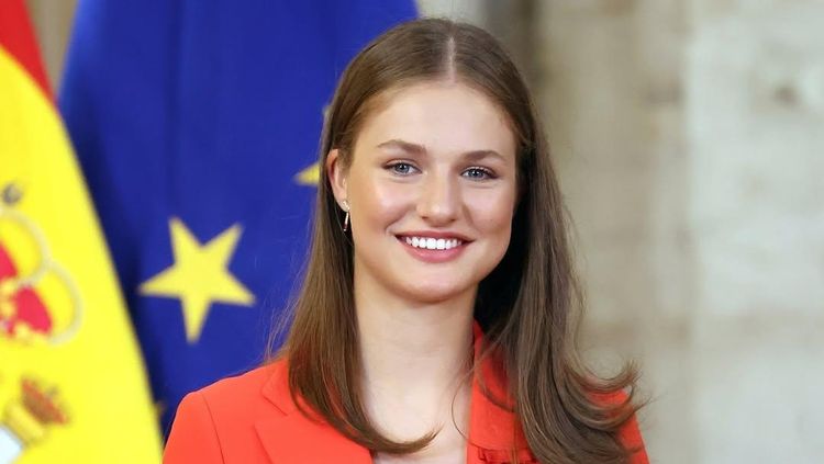 Putri Leonor dari Spanyol, 1. Jadi calon Ratu sejak tahun 2014, 2. Memiliki seorang adik perempuan, 3. Prestasi akademik Leonor di sekolah, 4. Jalani pelatihan militer setelah lulus sekolah, 5. Saat ini tengah menjalani pelatihan di Angkatan Laut