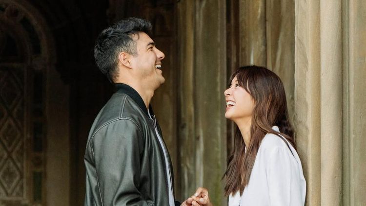 Aurelie Moeremans dan Suami, 1. 10 Rekomendasi Vitamin Gummy Anak untuk Nafsu Makan dan Jaga Kesehatan Tubuh, 2. Sampai Umur Berapa Bayi Minum ASI 2 Jam Sekali? Ini Kata Pakar, 3. Kini Tinggal di Amerika, Intip 5 Potret Aurelie Moeremans & Suami yang Makin Romantis, 4. Aaliyah Massaid Gelar Mitoni 7 Bulan Kehamilan, Intip Potret Cantiknya Pakai Kebaya Jawa, 5. Suka Bikin Kesal saat Log In, Ternyata Ini Fungsi CAPTCHA dan Kepanjangannya