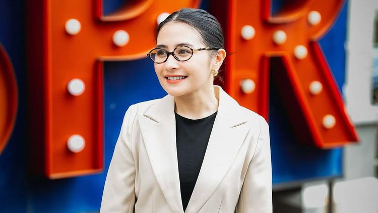 Prilly Latuconsina, 1. Berapa Jam Sekali Bayi Baru Lahir hingga Usia 6 Bulan Harus Minum ASI?, 2. Kenali Penyebab Wajah Bayi Ada Bintik Putih Seperti Jerawat, 3. 5 Potret Outfit Kerja Prilly Latuconsina saat Resmi Jadi Dosen, 4. 2 Bunda Artis Ini Gagal Andalkan Kontrasepsi Alami dan Hamil dalam Jarak Berdekatan, 5. Lee Seung Gi Putus Hubungan dengan Keluarga Istri, Minta Maaf ke Korban Penipuan Ayah Mertua