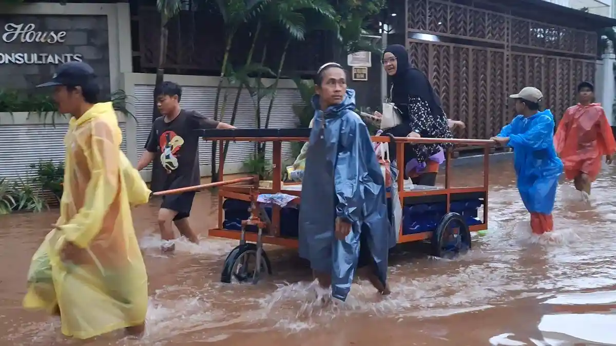 genangan air, BPBD, Jakarta, banjir, cuaca ekstrem, Banjir Jakarta 23 Januari 2026: Ketinggian Air Capai 1,2 Meter, Simak Titik Lokasinya