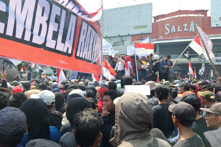 Pati, bupati pati, bupati pati sudewo, Sudewo, demo pati, Demo Pati Memanas, Massa Sempat Panjat Pagar Cari Bupati, Ke Mana Sudewo?