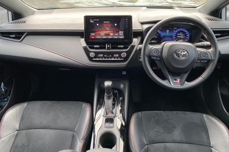 interior, Toyota, Toyota Corolla Altis, interior mobil, Toyota Corolla Altis HEV GR Sport, Mengulik Interior Toyota Corolla Altis GR HEV