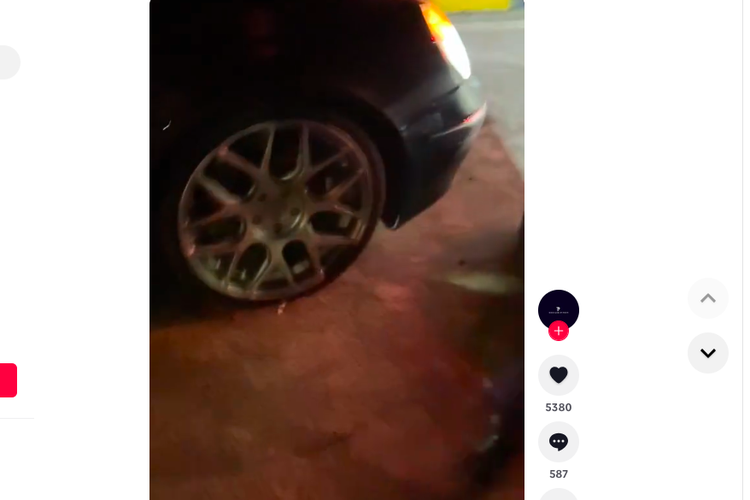 pelek, jalan tol, Pelek Pecah Hajar Lubang di Jalan Tol, Pengemudi Ini Klaim Ganti Rugi