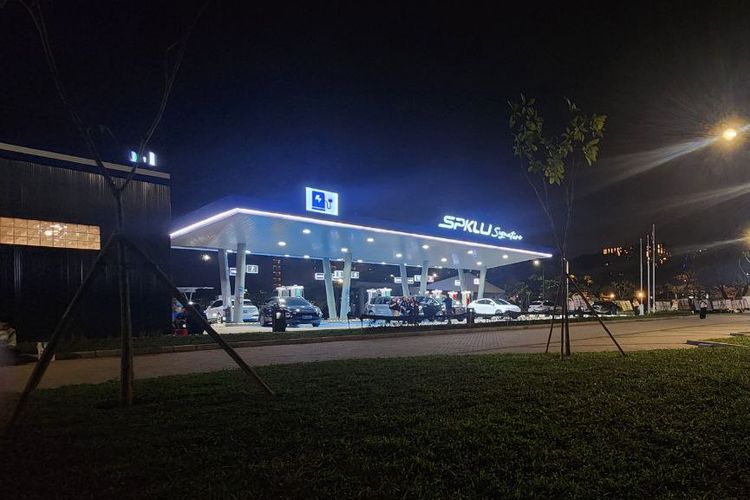 Kendaraan Listrik, SPKLU, mudik Lebaran 2026, PLN Tingkatkan Kapasitas SPKLU untuk Mudik Lebaran 2026