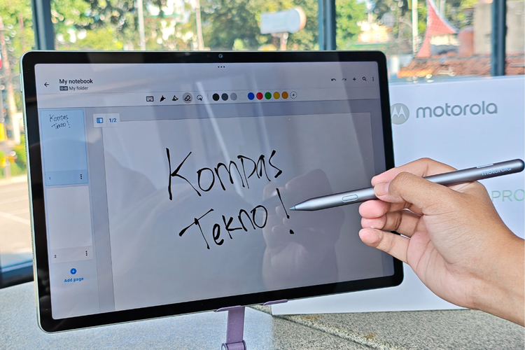 tablet, Motorola, hands on, Moto Pad 60 Pro, spesifikasi Moto Pad 60 Pro, fitur moto pad 60 pro, Hands-on Motorola Moto Pad 60 Pro: Tablet Serbaguna dengan Layar 3K dan Stylus Responsif, Desain kotak simpel, aksesori lengkap ada Stylus, Desain warna cantik, material aluminium, Port lengkap, ada JBL quad speaker , Layar lega, scrolling mulus, Kamera jernih, bisa scan dokumen, Stylus responsif, nyaman digenggam, Bisa konek lintas perangkat, Entertainment Space dan Productivity, Baterai awet, performa cepat, Kesimpulan