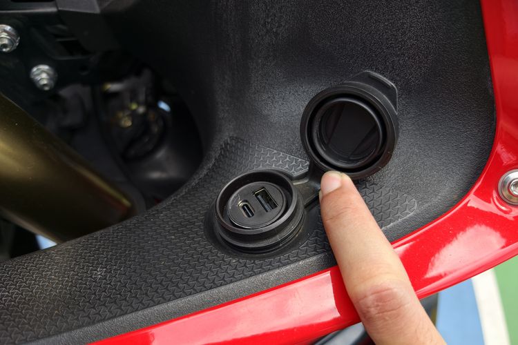 fitur modern, QJMotor SRK 800 RR, Kupas Tuntas Fitur Canggih QJMotor SRK 800 RR Terbaru