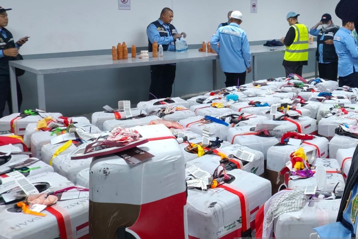 air zamzam, zamzam, barang yang dilarang dibawa jamaah haji, air zamzam dilarang dibawa sebagai oleh oleh, air zamzam dilarang dibawa dalam bagasi, Jamaah Haji Dilarang Bawa Air Zamzam di Koper, PPIH Imbau Patuhi Aturan Barang Bawaan
