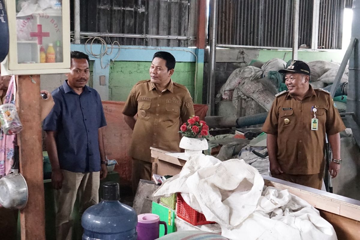 Sidoarjo, Bupati Sidoarjo, Bupati Sidoarjo Subandi, Nama Dicatut Penipu, Bupati Sidoarjo Ingatkan Warga: Bantuan Pemerintah Pakai Proposal Resmi