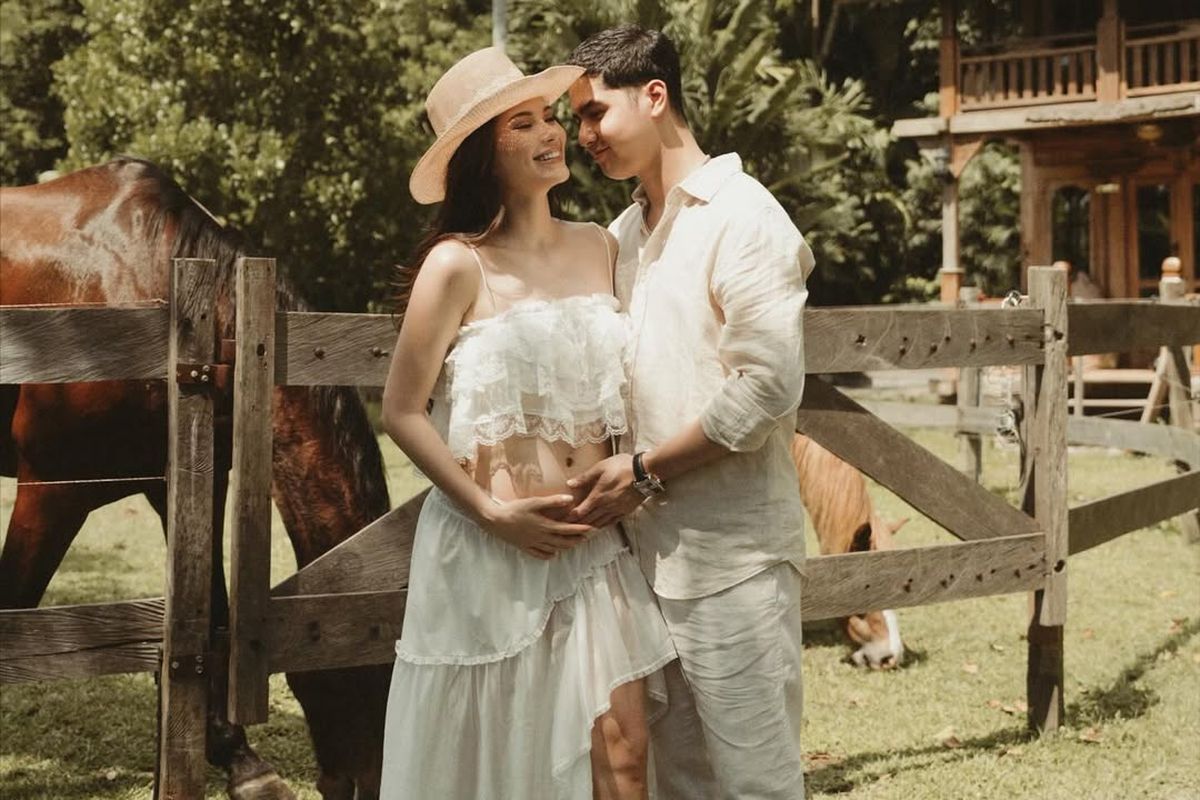 Alyssa Daguise, Al Ghazali, Maternity shoot, alyssa daguise dan al ghazali, alyssa daguise hamil, ronny kobo uk, cariton tiered lace top, lovers and friends, outfit maternity shoot, Outfit Alyssa Daguise Saat Maternity Shoot, Pakai Top Renda dan Rok Maxi, Carlton Tiered Lace Top dari Ronny Kobo., Castres Maxi Skirt dari Lovers &amp; Friends, Harga outfit Alyssa Daguise saat maternity shoot, Makeup natural
