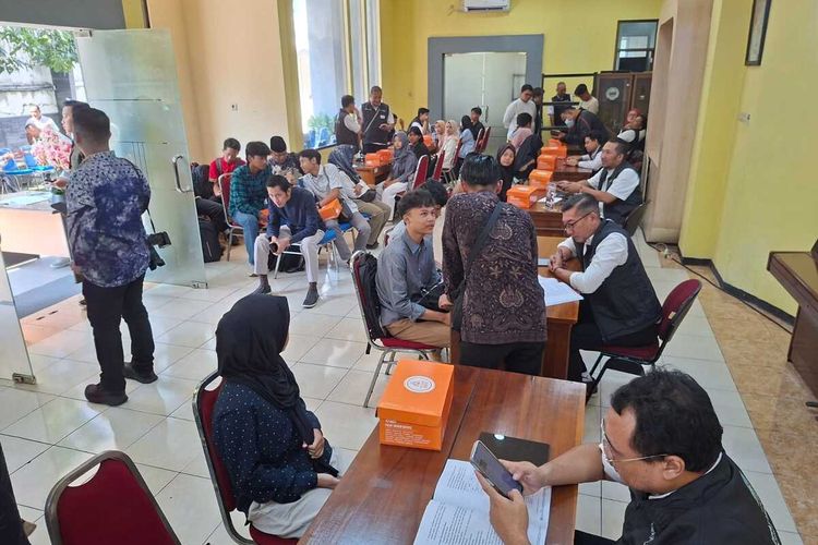 SPMB Jatim 2025, spmb jatim 2025, dokumen SPMB jatim 2025, pengumuman spmb jatim 2025, cara daftar ulang spmb jatim 2025, ketentuan spmb jatim 2025, Cara Daftar Ulang SPMB Jatim 2025: Jadwal, Syarat, dan Ketentuan Penting