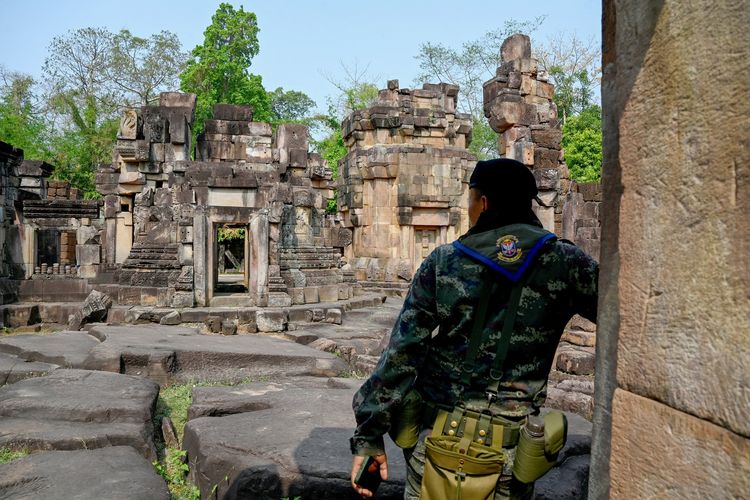 Thailand, Kamboja, perang Thailand dan Kamboja, Perang Thailand dan Kamboja, Donald Trump, Hun Manet, Phumtham Wechayachai, perang thailand dan kamboja, kronologi perang Thailand Kamboja, Menilik Penyebab Perang Thailand dan Kamboja, serta Rencana Gencatan Senjata, Penyebab Perang Thailand dan Kamboja, Kronologi Perang Thailand dan Kamboja pada Juli 2025, Dampak Perang Thailand dan Kamboja, Jumlah Korban Perang Thailand dan Kamboja, Gencatan Senjata: Dukungan AS dan Seruan Perdamaian