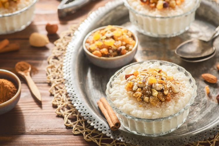 Sarapan, sarapan, menu sarapan, sarapan sehat, resep sarapan sehat, resep sarapan simple, resep sarapan pagi, resep sarapan enak, 7 Menu Sarapan Praktis dan Bergizi untuk Keluarga, dari Omelet Bihun hingga Mangkuk Roti Ayam, 1. Omelet Bihun Keju, 2. Scrambled Egg (Telur Orak-Arik), 3. Mangkuk Roti Ayam, 4. Rice Pudding (Bubur Nasi Susu), 5. Sup Roti Kacang Polong, 6. Cheese Balls (Bola Keju Tahu), 7. Kentang Panggang Keju