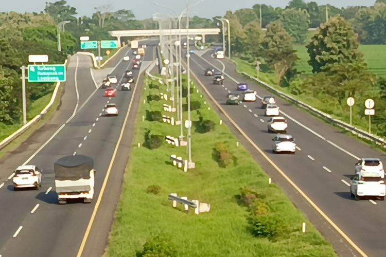 Cikampek Utama, arus balik, H+8 Lebaran, Volume Lalu Lintas ke Jakarta Masih Tinggi