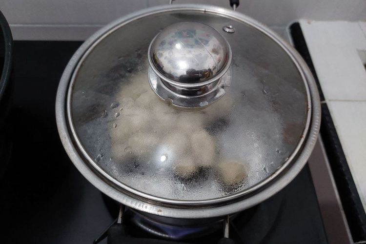 bakso, pedas, cilok, resep, Resep Cilok Isian Pedas Gurih dengan Bumbu Kacang, Praktis Cuma 35 Menit, Bahan Kulit:, Bahan Isi:, Bahan Saus:, Cara membuat cilok isi bakso pedas