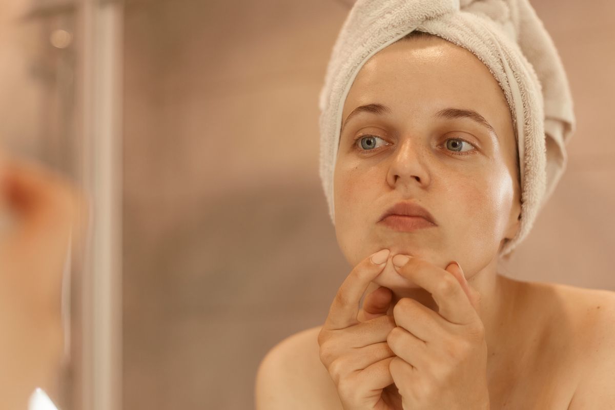 ceramide dalam skincare, ceramide untuk jerawat, manfaat ceramide untuk wajah, fungsi ceramide untuk wajah, ceramide untuk kulit apa, Mengapa Ceramide Penting dalam Skincare? Ini Penjelasannya!, 1. Memperkuat dan memelihara skin barrier, 2. Menjaga kelembapan kulit, 3. Mengurangi tanda penuaan, 4. Melindungi dari kerusakan akibat sinar UV, 5. Cocok untuk semua jenis kulit