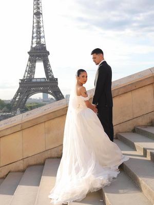 Jennifer Coppen, Justin Hubner, 8 Gaya Prewedding Jennifer Coppen dan Justin Hubner di Paris, Elegan dan Klasik, 1. Gaun ball gown klasik, 2. Gaya rambut, 3. Style Justin Hubner, 4. Veil panjang, 5. Nuansa monokrom yang timeless, 6. Pose editorial dengan tailoring maskulin, 7. Sentuhan soft glam makeup, 8. Gaya berdiri di tangga ikonik