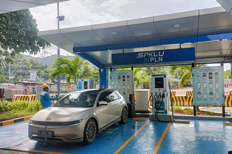 Stasiun Pengisian Kendaraan Listrik Umum, SPKLU, rest area, mobil listrik, Daftar SPKLU di Tol Trans Jawa Saat Libur Nataru