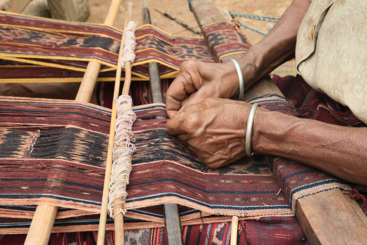 Tenun Ikat, suara perempuan, Tenun NTT, perlawanan kebudayaan, tenun tradisional, Tenun, Suara Perempuan yang Jadi Wajah Perlawanan Kebudayaan  di NTT