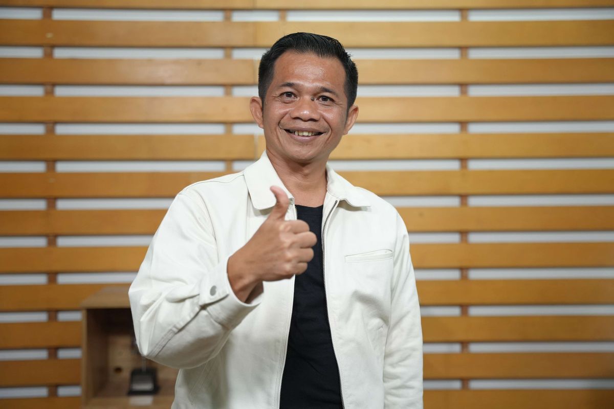Bupati Purwakarta, Saepul Bahri Binzein, bupati purwakarta dicium ibu-ibu, Momen Tak Terduga, Bupati Purwakarta Dicium Ibu-ibu saat Tertibkan Bangunan Liar