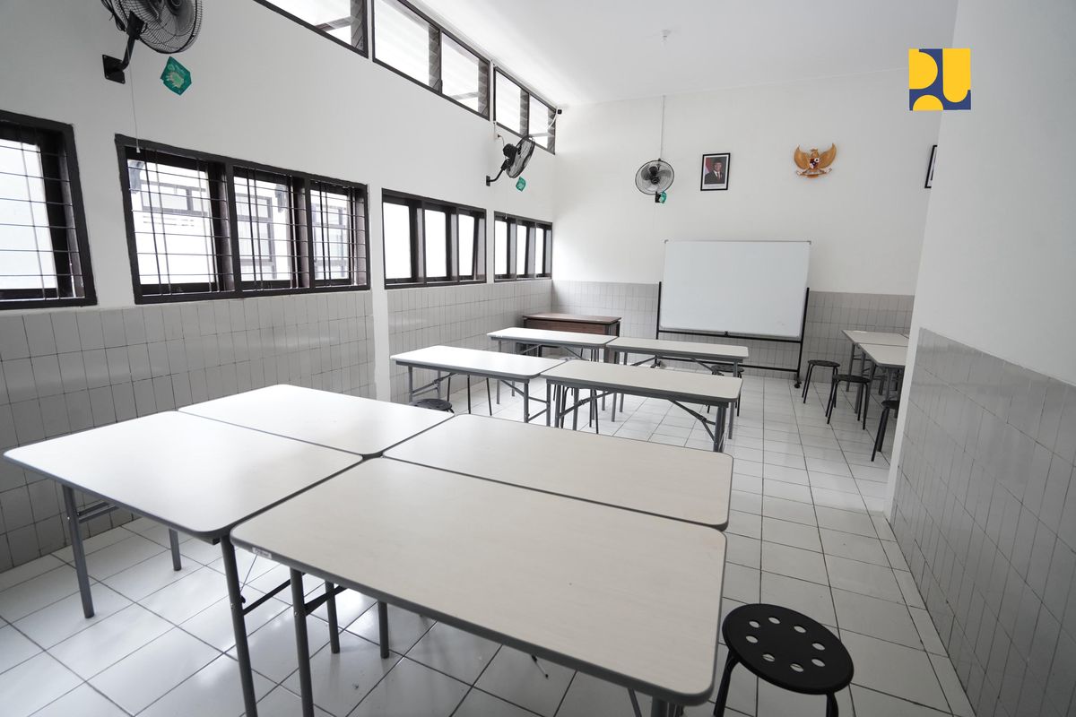 sekolah gratis, Maluku Tengah, tak punya seragam, Sekolah Rakyat, Pendidikan Anak Miskin, MPLS Sekolah Rakyat, sekolah rakyat Maluku tengah, Dinas Sosial Maluku Tengah, Kisah Sumiati, Orang Tua Siswa Sekolah Rakyat Maluku Tengah, Anak Putus Sekolah karena Tak Punya Seragam, Anak Putus Sekolah karena Tak Punya Seragam, Dapat Informasi dari Pendamping PKH, Lingkungan Sekolah yang Lebih Aman, Hidup Serba Pas-pasan, Puluhan Siswa Diterima di Sekolah Rakyat, Dinas Sosial: Anak-anak dari Keluarga Miskin Ekstrem