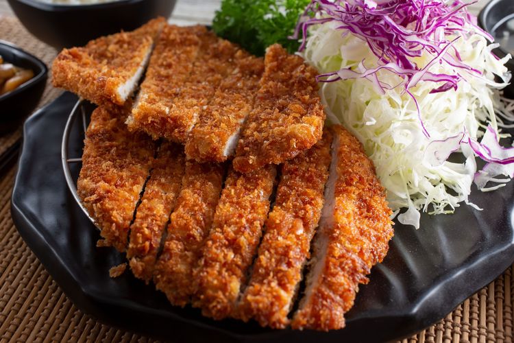 ayam katsu, Cara Buat Chicken Katsu Agar Matang sampai Dalam dan Tepung Menempel