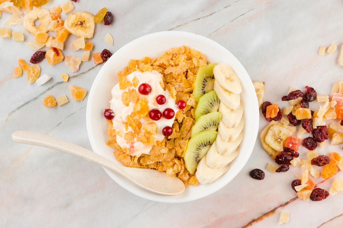 resep sarapan simple, menu sarapan pagi simple, resep cornflakes buah, resep cornflakes dan buah, resep cornflakes yoghurt, cara membuat cornflakes buah, Resep Cornflakes Buah, Menu Sarapan Praktis Cuma 4 Bahan