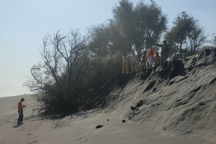 Kulonprogo, pantai, 6 Pantai di Kulonprogo Yogyakarta dengan Pemandangan Sunset Terbaik, 1. Pantai Glagah, 2. Pantai Congot, 3. Pantai Trisik, 4. Pantai Bugel, 5. Pantai Pasir Kadilangu, 6. Pantai Mlarangan Asri