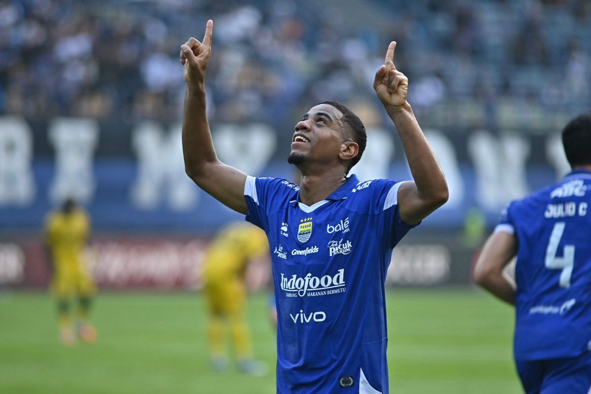 Persib, Persib Bandung, Semen Padang, Persib Bandung vs Semen Padang, Uilliam Barros, Uilliam Barros Persib, Super League 2025-2026, Bojan Hodak, skor persib bandung vs semen padang, hasil persib vs semen padang, Skor Persib Vs Semen Padang 2-0, Catatan Hodak untuk Lini Serang Maung