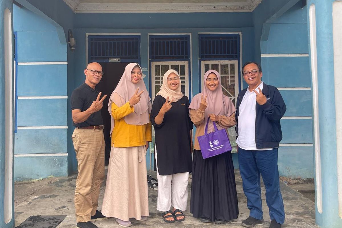 Fatimah Azzahra, Fakultas Kedokteran Hewan, Pasaman, mahasiswa UGM, pasaman, Beasiswa UGM, Fatimah Azzahra pasaman, fakultas kedokteran hewan ugm, Kisah Fatimah Zahra Asal Pasaman Lolos Kedokteran Hewan UGM, Dapat Beasiswa dari Kampus, Terinspirasi dari Ibu yang Seorang Mantri Hewan, Tangis Bahagia di Tepi Pantai, Bersyukur Dapat UKT Gratis 100 Persen, Ingin Aktif dan Berkontribusi di Bidang Konservasi Hewan