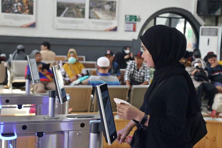 Apakah bisa check-in kereta tanpa KTP, cara check-in kereta tanpa KTP, cara daftar face recognition kai, cara daftar face recognition kai access, cara daftar face recognition kai untuk anak, KTP Hilang Saat Hendak Naik Kereta, Apa Tetap Bisa Check In?