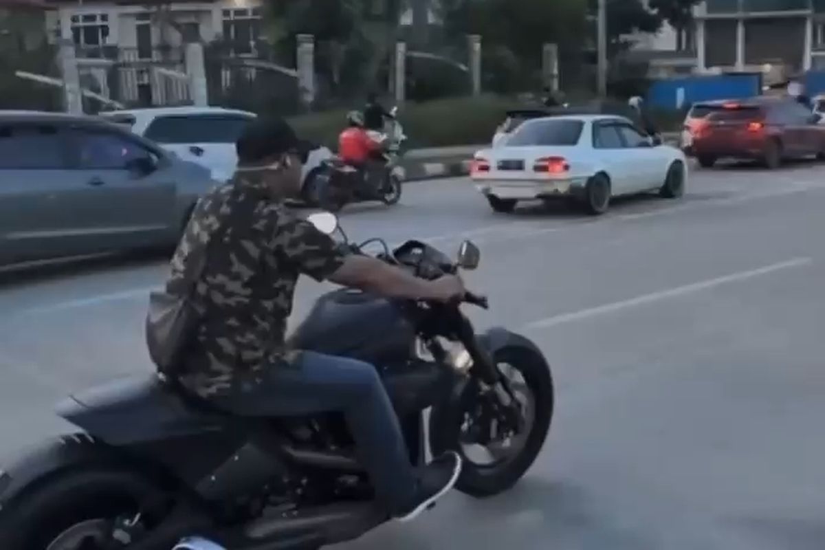 helm, keselamatan berkendara, safety riding, Viral Ketua DPRD Kepri Naik Moge Tanpa Helm, Ini Kata Pakar Safety