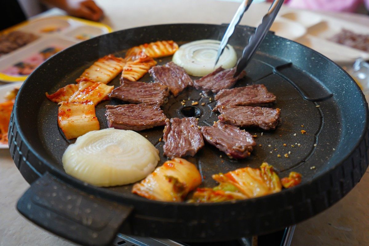 barbeku, Mau Bikin Barbeku di Rumah? Ini Daftar Belanja Wajib untuk Malam Tahun Baru.