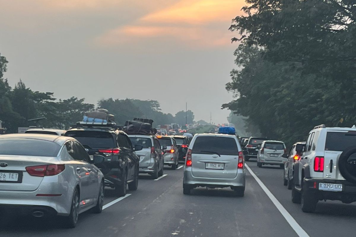 Tol Jakarta-Cikampek, arus mudik, Pantauan Arus Mudik H-2 Lebaran, Tol JORR sampai Cipali Macet Panjang