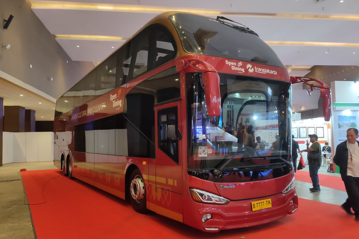 Transjakarta, bus Open Dining, bus tingkat, restoran berjalan, Tranjakarta Pamer Restoran Berjalan Pakai Bus Tingkat