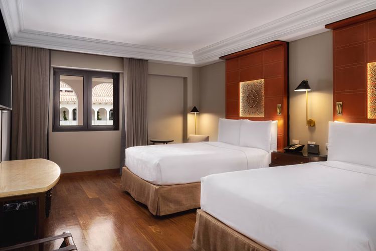 Hotel, Daftar 10 Hotel yang Bersejarah, Ada di Tengah Danau