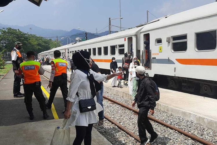 H-1 Lebaran 2026, Jumlah Penumpang KRL Jabodetabek Menyusut