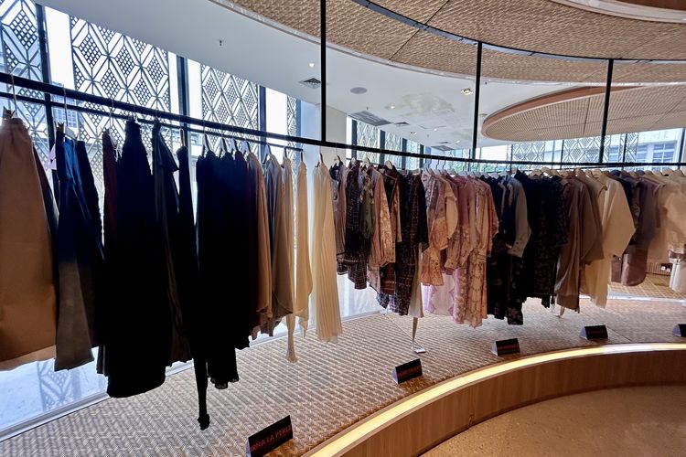 Sarinah Thamrin, Modest Luxe, modest fashion, modest fashion Indonesia, Modest Luxe Sarinah, Wadah Berkumpulnya Jenama Fesyen Muslim Lokal Indonesia, Kurasi ketat untuk kualitas fesyen lokal terbaik, Jembatan produk lokal ke pasar global, Sarinah sebagai ruang kolaborasi dan pengalaman budaya, Lengkap dari fesyen hingga gaya hidup