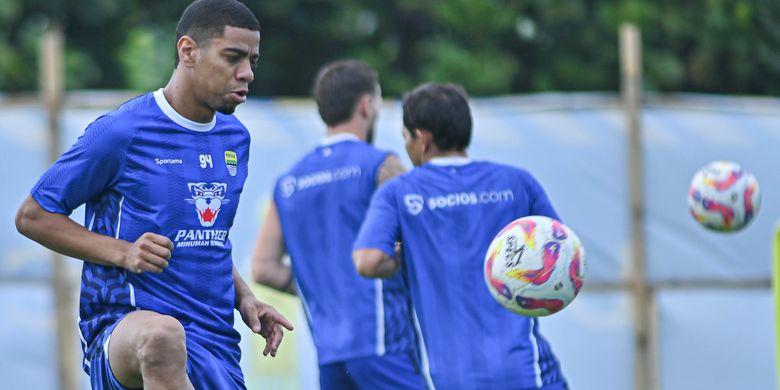 Persib, Western Sydney Wanderers, Link live streaming, Persib Bandung, Persib Bandung vs Western Sydney Wanderers, pertandingan persahabatan, Link Live Streaming, link live streaming, Pertandingan Persahabatan, persib vs western sydney wanderers, link live streaming Persib vs Western Sydney Wanderers, Link Live Streaming Persib Bandung Vs Western Sydney Wanderers Malam Ini, Kick Off 19.00 WIB, Western Sydney Hormati Persib sebagai Juara Indonesia, Bojan Hodak Jadikan Laga Uji Taktik dan Chemistry, Tambahan Amunisi Persib Sambut Musim Baru, Link Live Streaming Persib Bandung vs Western Sydney